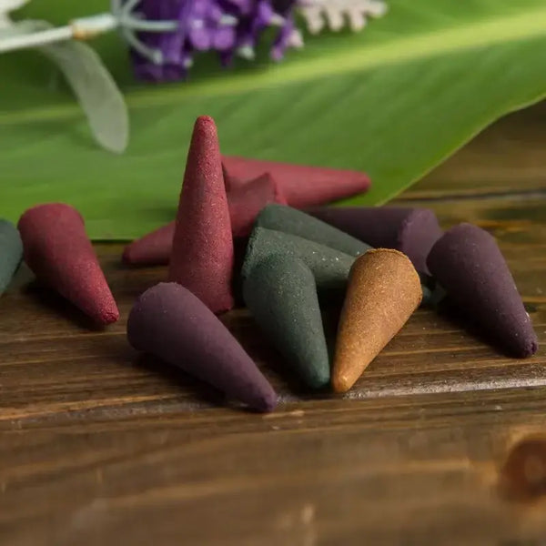 Encens cônes, apaisants et parfaits pour la relaxation et la méditation.