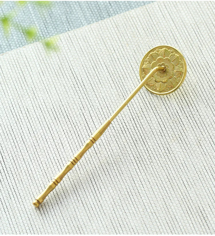 Accessoires cuivre avec moule à encens