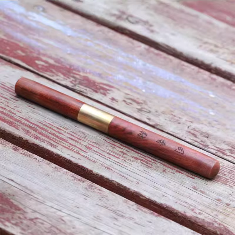 Crochet en bois de poirier et cuivre pour encens.