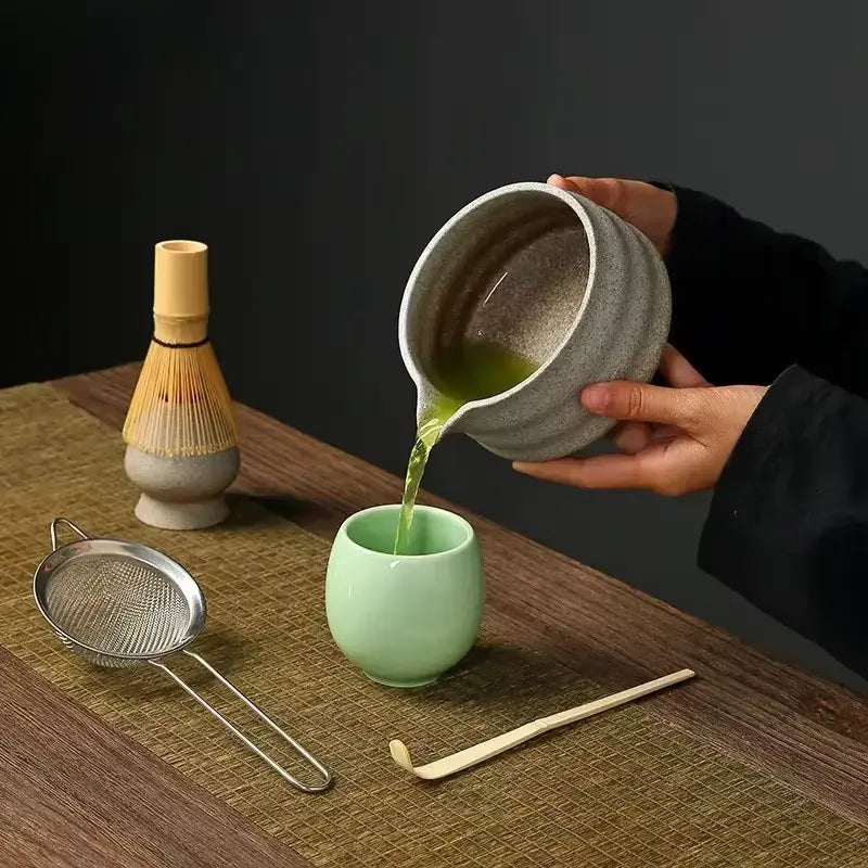 Bol matcha traditionnel pour cérémonie du thé zen