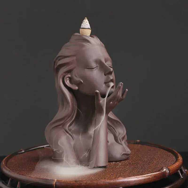 Brûleur à encens cascade sculpture femme