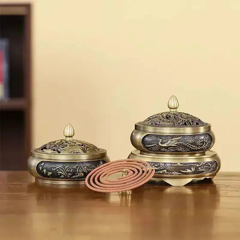 Brûleur d’encens en cuivre minimaliste, design épuré et élégant.