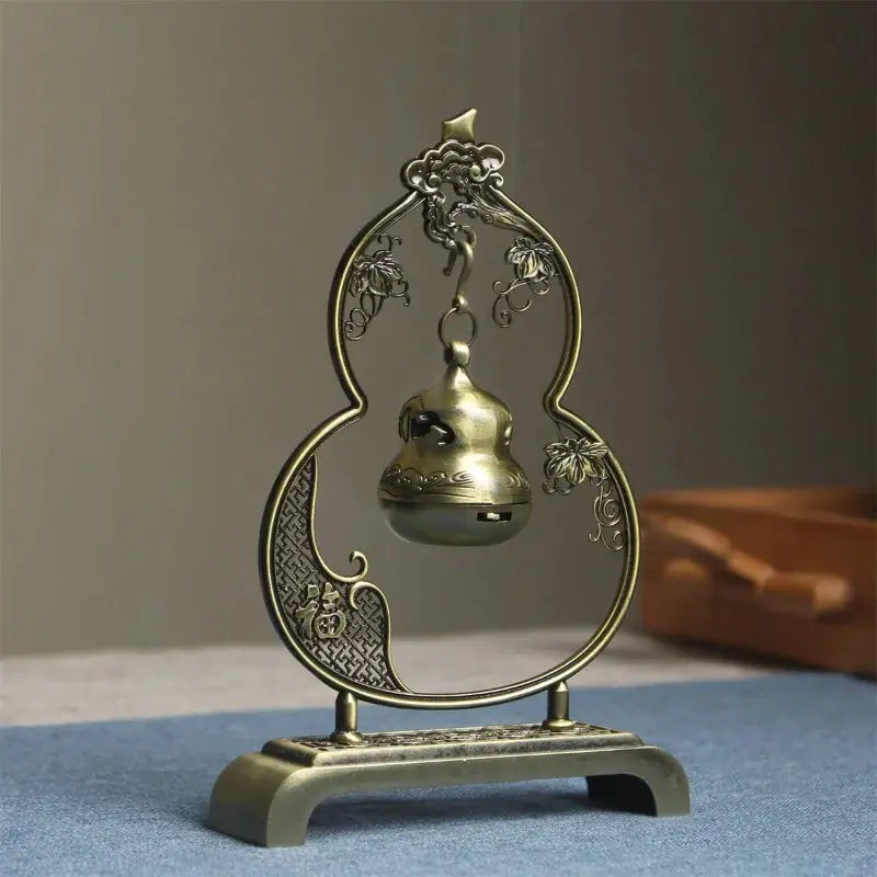 Vue de dessus du brûleur encens originaux en laiton avec emplacement pour encens.