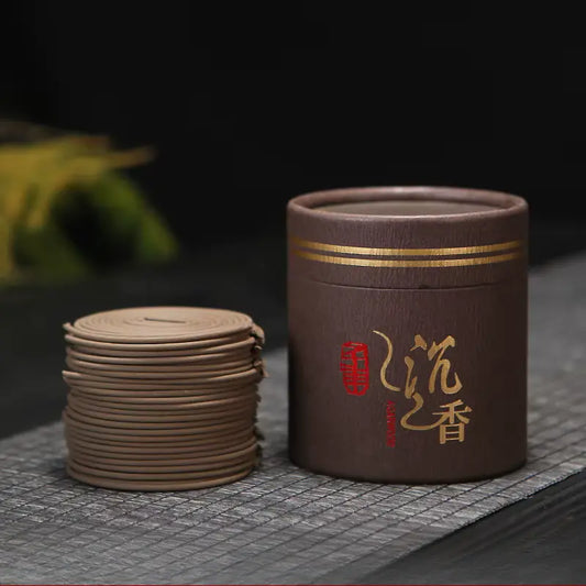 Encens artisanal en spirale pour une combustion raffinée.