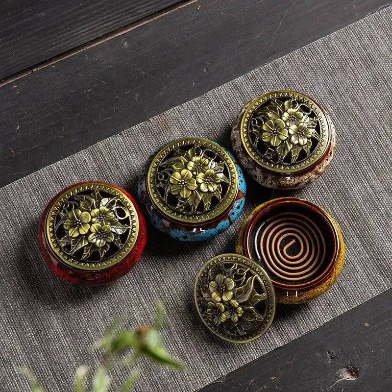 Porte-encens décoratif en céramique, apportant une touche zen à votre intérieur.