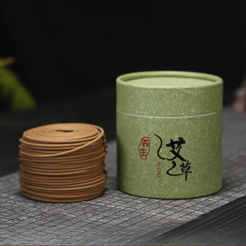 Spirale d'encens artisanal pour une ambiance apaisante.