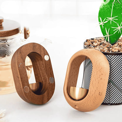 Accessoire sonore zen laiton et bois pour bureau, tintement naturel apaisant quotidien