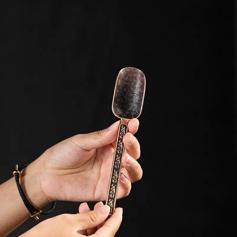 Accessoire thé Kung Fu alliage bronze motifs traditionnels, mesure et transfert feuilles thé