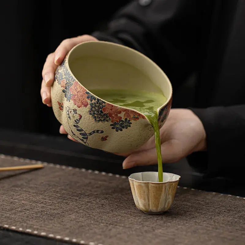 Bol matcha japonais céramique fleuri cérémonie traditionnelle