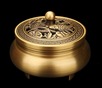Brûleur d’encens sculpté, parfait pour une décoration élégante.