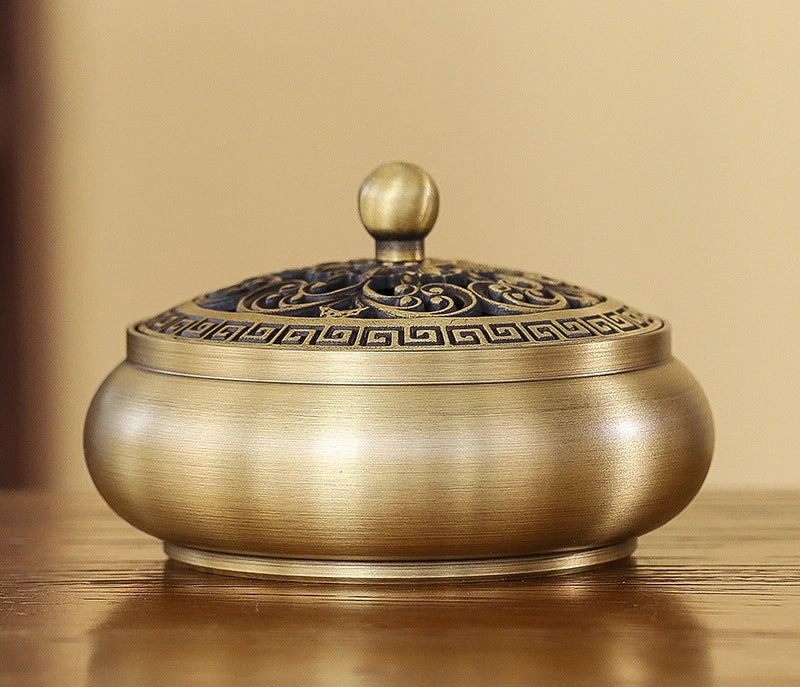 Brûleur d’encens en cuivre rétro pour rituels et méditation.