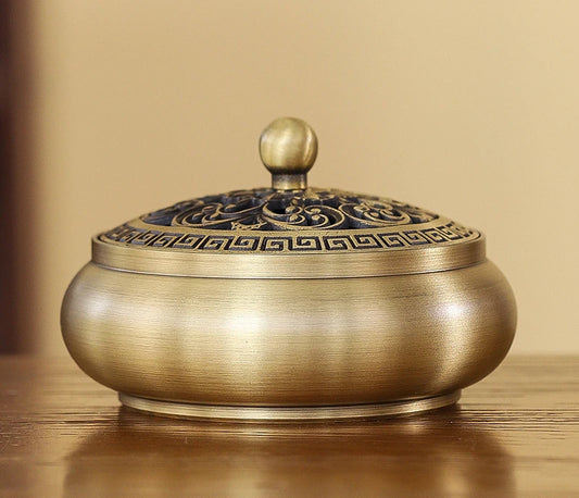 Brûleur d’encens en cuivre rétro pour rituels et méditation.