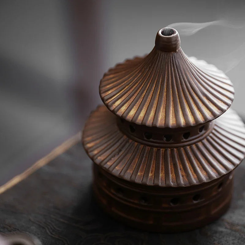 Brûleur d’encens avec fumée en cascade