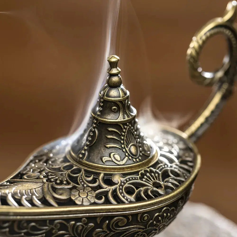 Brûleur d'encens en métal pour méditation et relaxation.