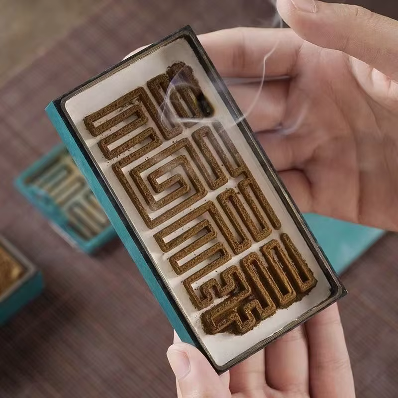 Coffret en cuivre fabriqué à la main.

