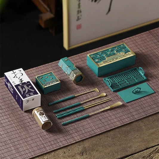 Coffret d’encens en cuivre bleu brûlé