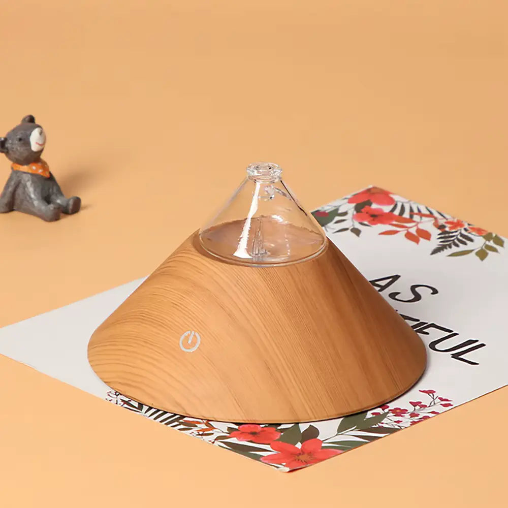 Diffuseur d’huiles essentielles Cône avec éclairage d’ambiance intégré.