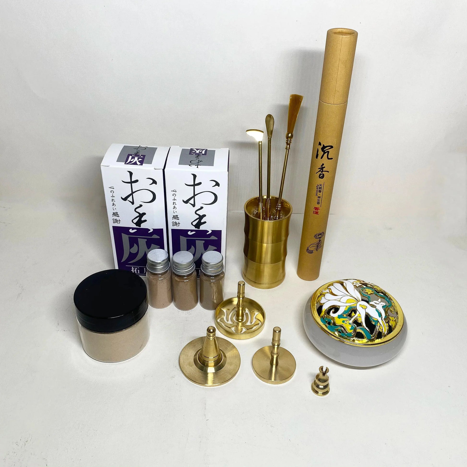 Kit conçu pour la création d’encens personnalisés.