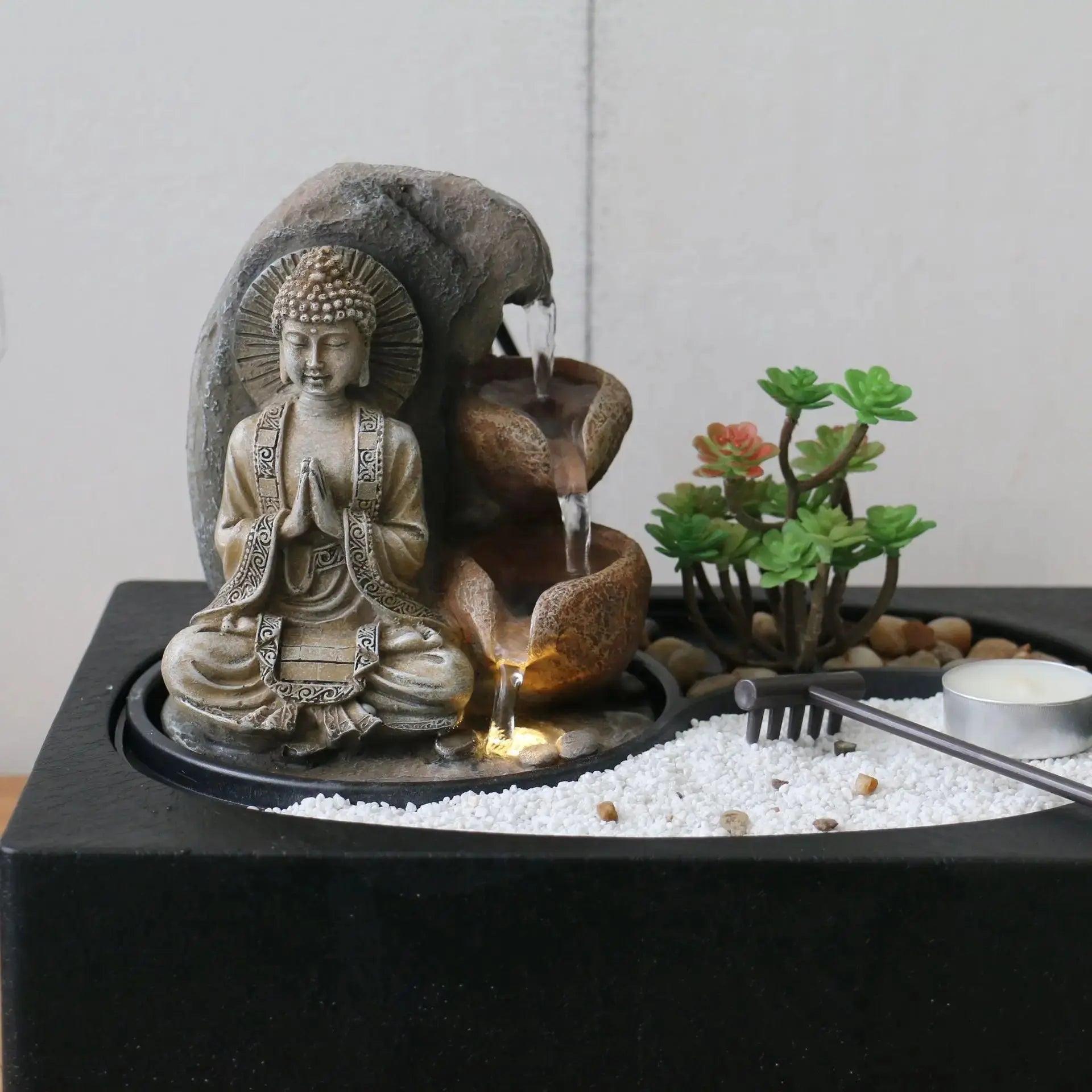 Fontaine décorative zen avec Bouddha méditatif