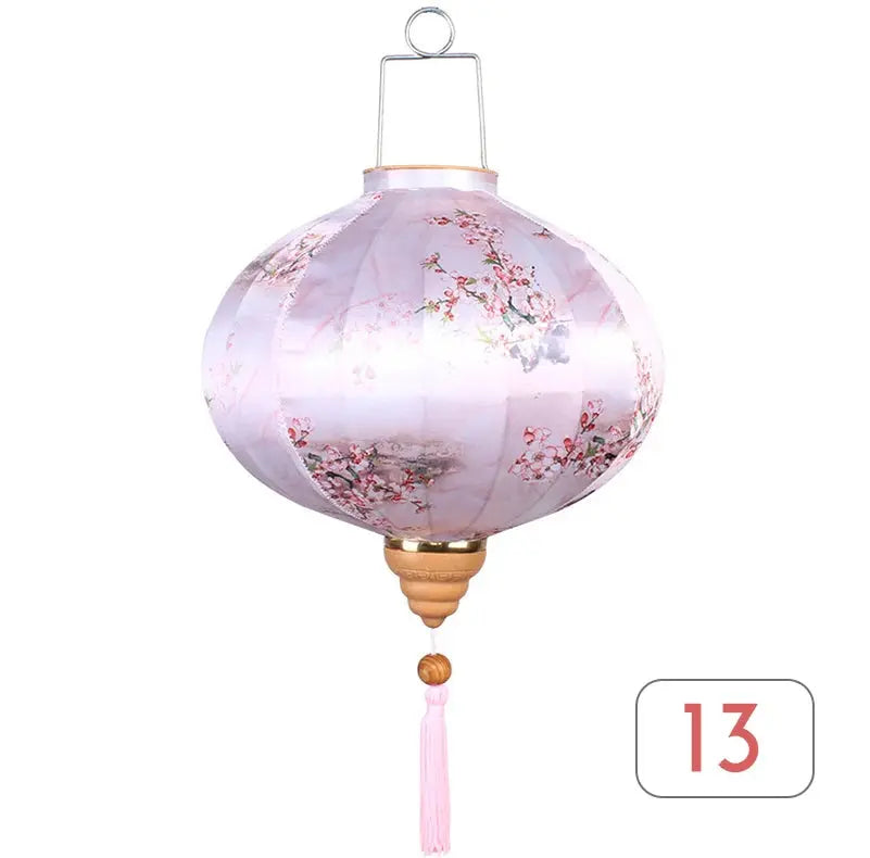 Lanterne japonaise en soie rouge traditionnelle avec motifs floraux
