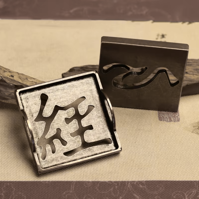 Outil de moulage en bronze pour encens fait maison.