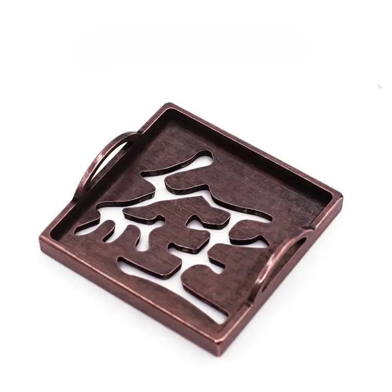 Accessoire d'encens en bronze fabriqué en Chine.

