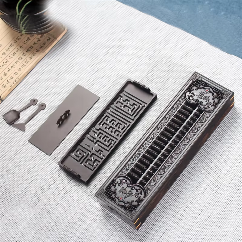 Outils en cuivre gris pour rituels d’encens