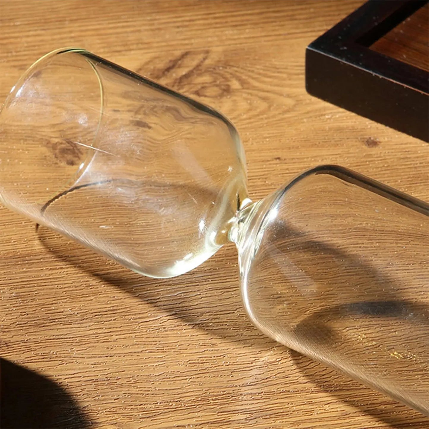 Porte-encens sablier verre effet cascade zen, socle lotus métal doré canal fumée intégré
