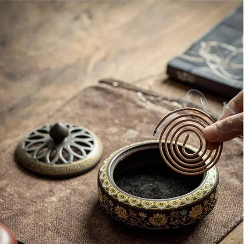 Porte-encens en céramique inspiré des rituels traditionnels