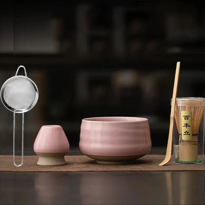 Rituel zen du thé matcha avec bol et fouet